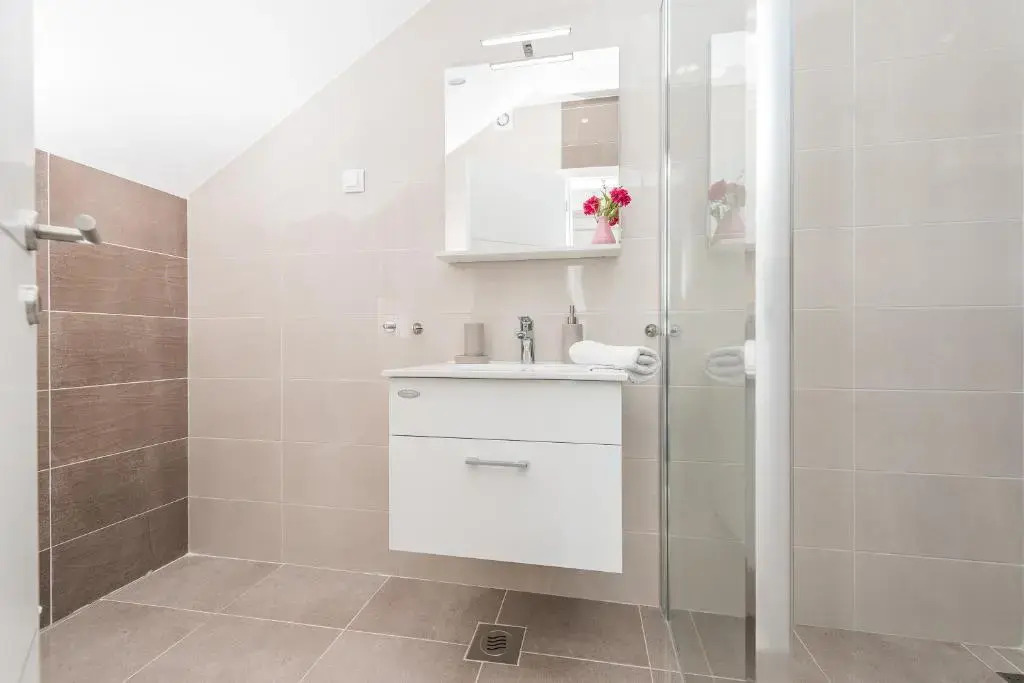 Merima 2 luxury & modern ap. for 7 with a pool