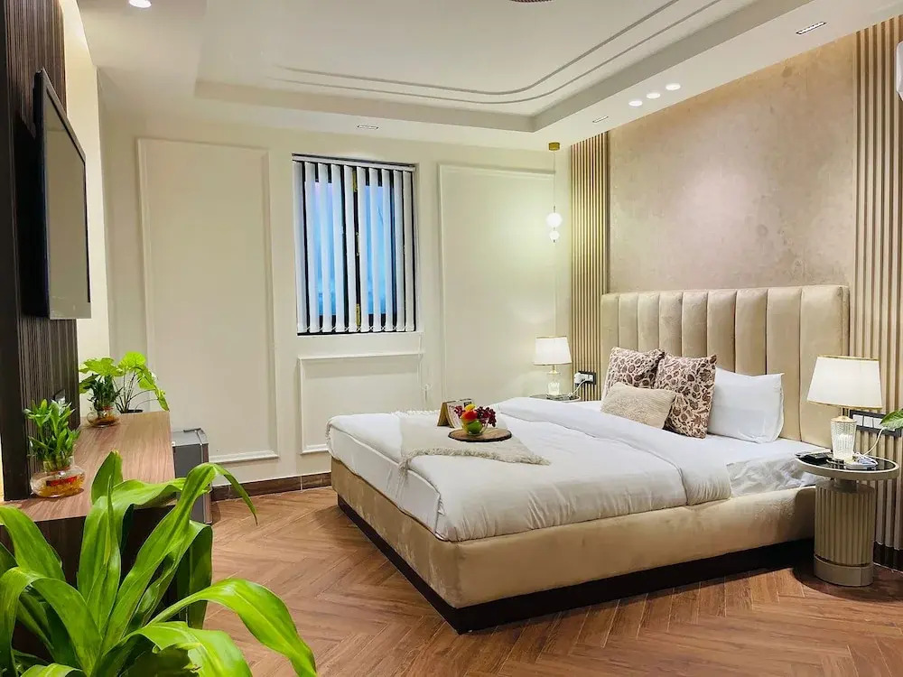 Roomshala 134 Premium Rooms Saket