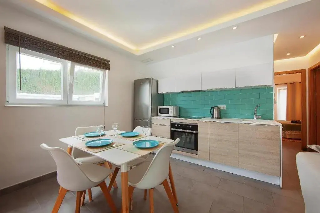 New house 80m from the beach