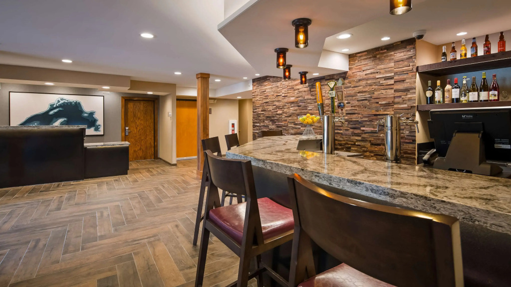Best Western Plus Superior Inn & Suites