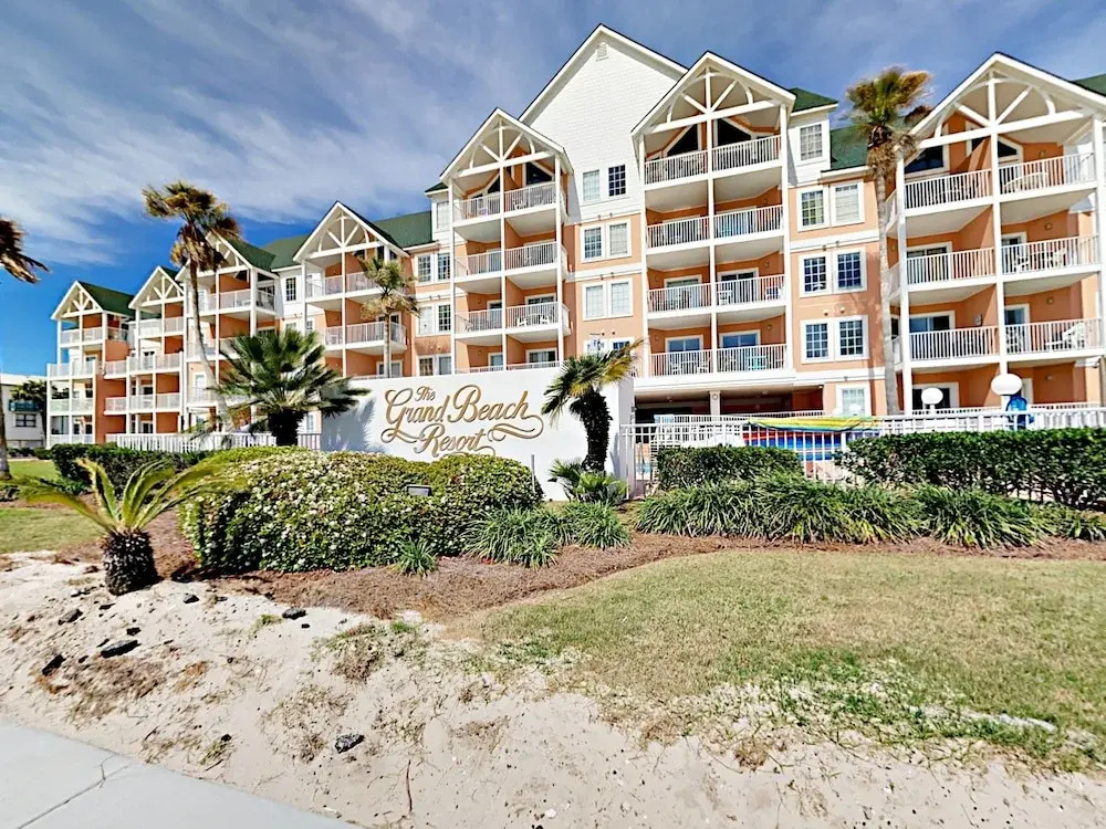 Grand Beach Condominiums #109 - 1 Br condo by RedAwning