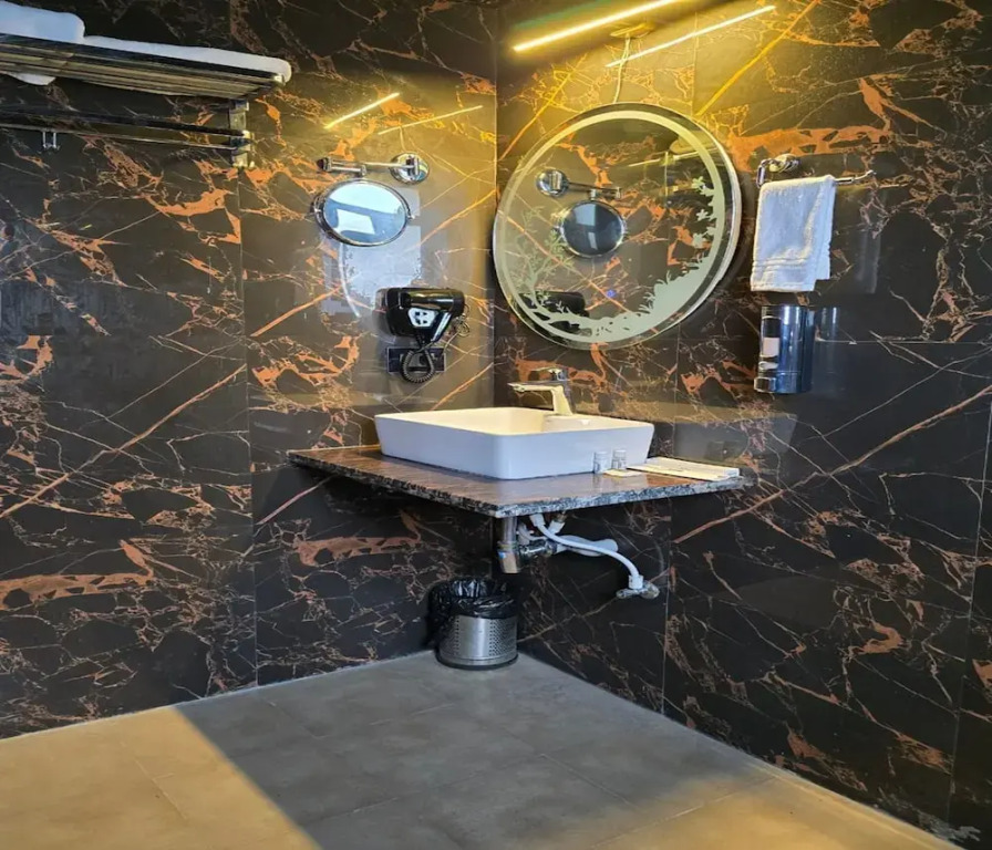Hotel KHS Landmark Prayagraj - The Boutique Hotel
