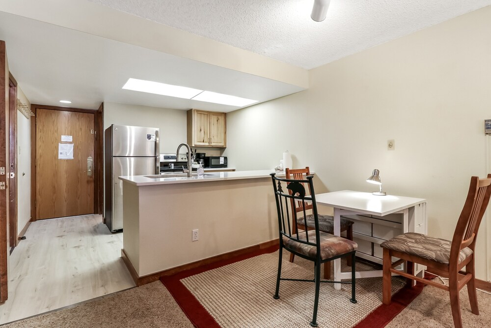 Fp219 Foxpine 1br 2 Ba 1 Bedroom Condo