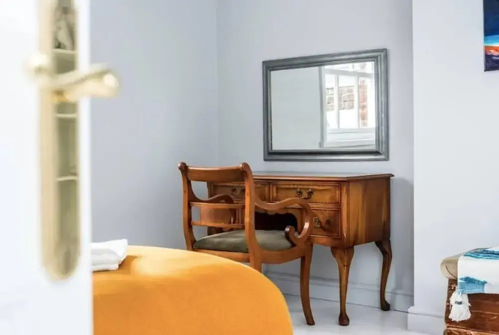 Spectacular 4BR Townhouse in Georgian Quarter, free parking