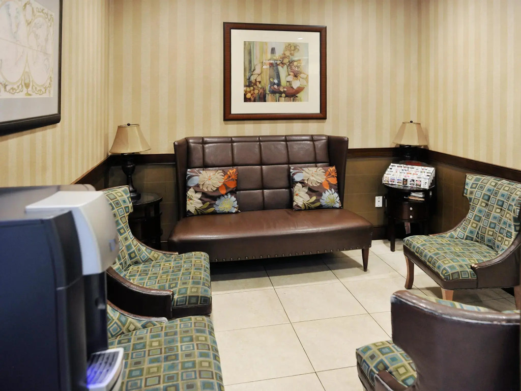 Pointe Plaza Hotel