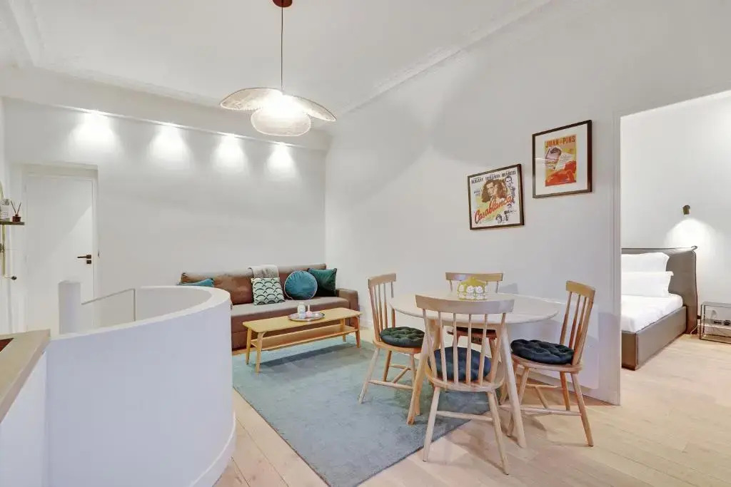 Pick A Flat's Apartment in Neuilly sur Seine - Avenue Charles de Gaulle