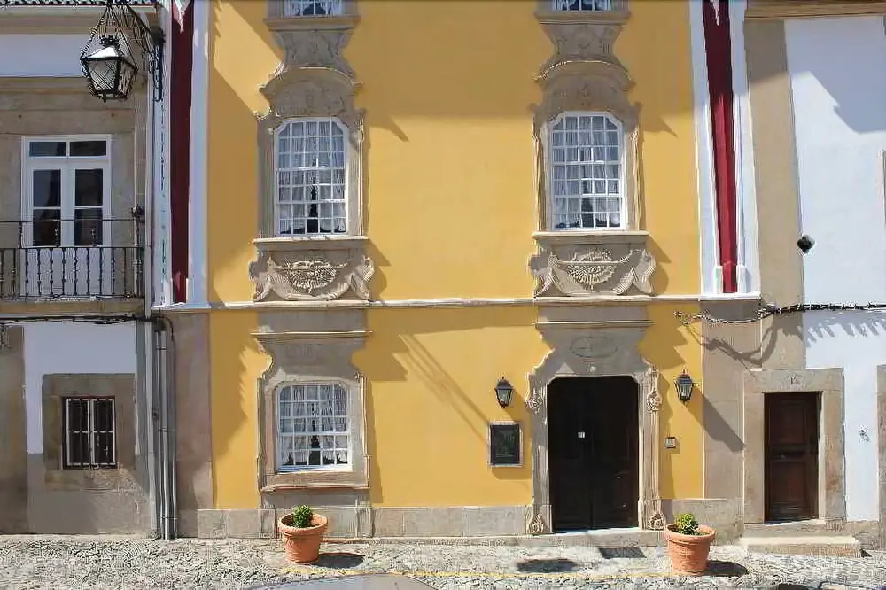 Casa Amarela TH & National Monument
