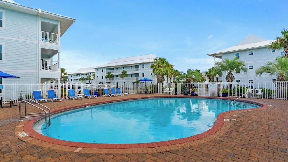 Pet-friendly Corner 1st Floor Condo in Seagrove, Steps From the Beach
