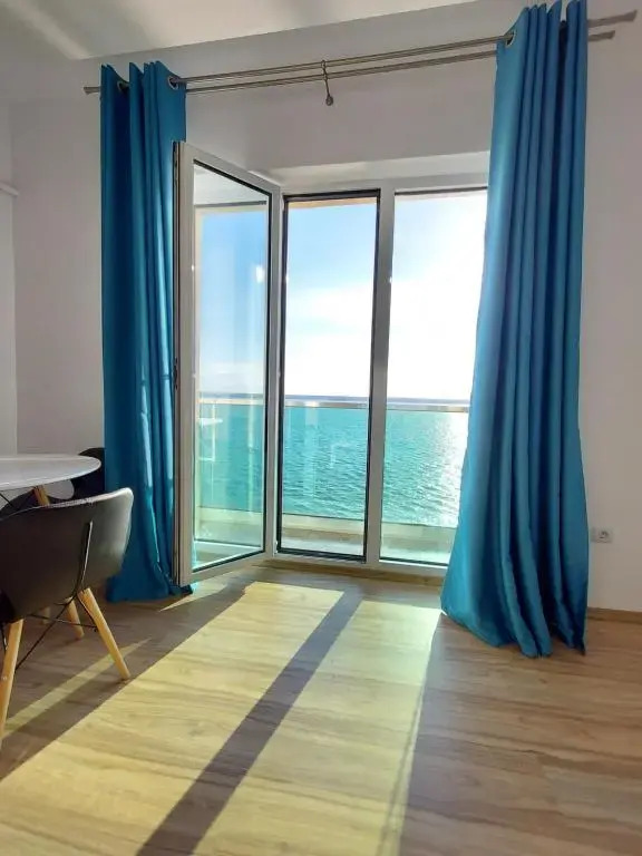 Sea Gem 2 Mamaia - NEW, Superb Views and 200m to Beach!