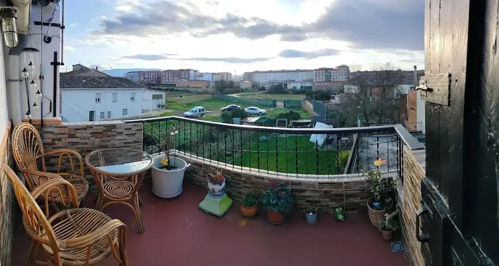 2 Bed Flat - Sleeps 4 - Parking - Wifi
