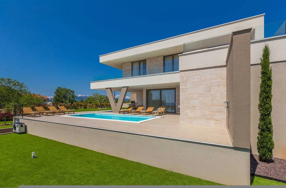 Villa VISTA with private pool and sauna