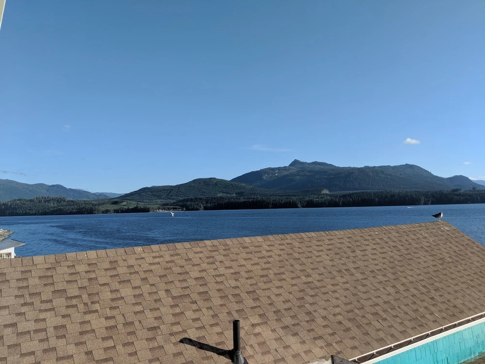 Nimpkish Hotel