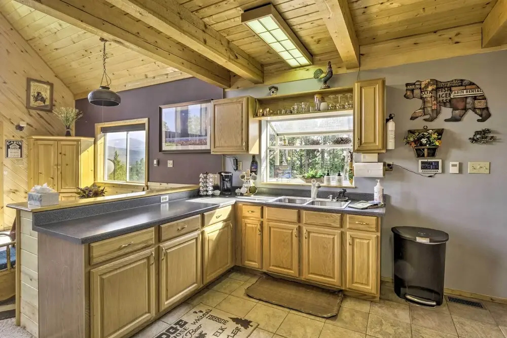 Secluded Fairplay Home w/ Hot Tub & Mountain Views