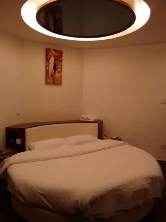 Zhangjiagang Newstay Vogue Hotel