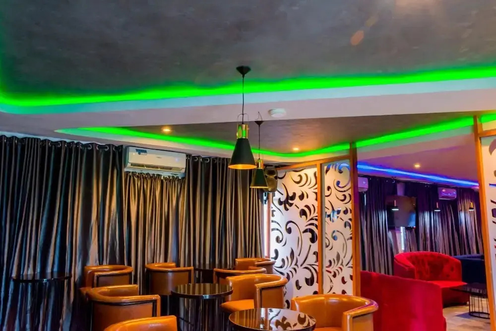 House 10 Luxury Hotel and Suites