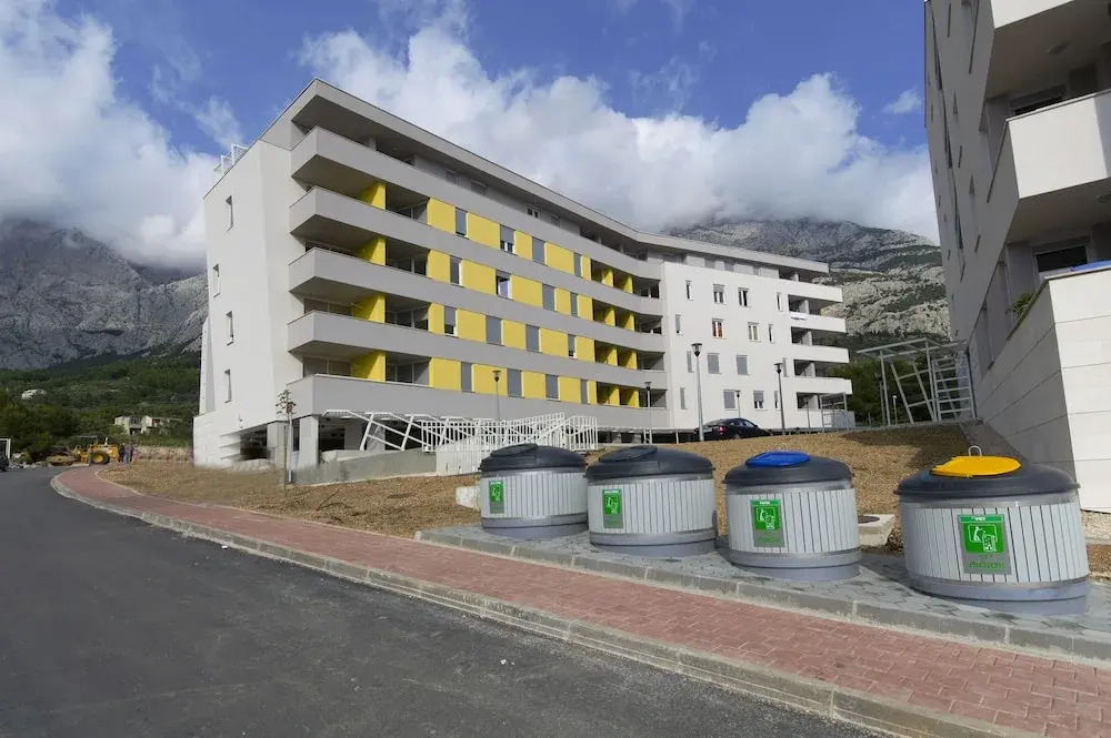 Apartment West