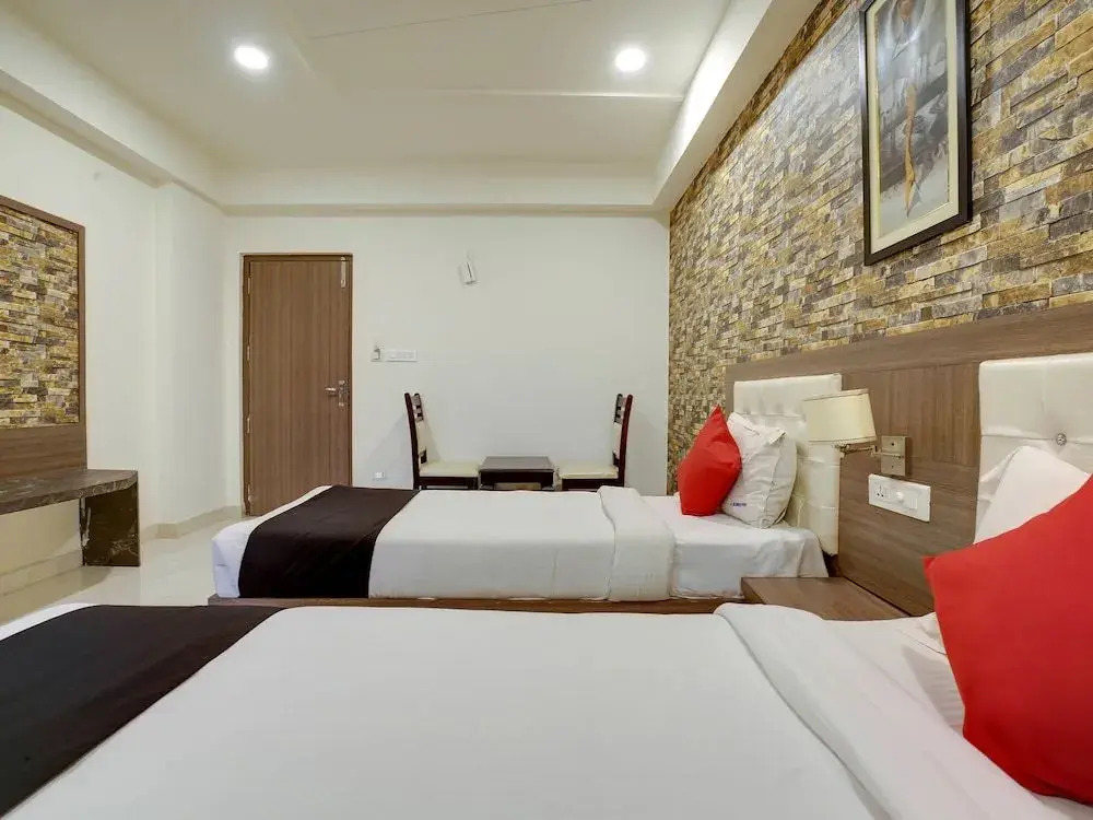 Capital O 49135 Sri Simran Park Hotel