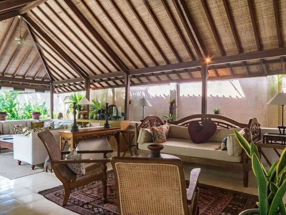 Colonial White House - Seminyak