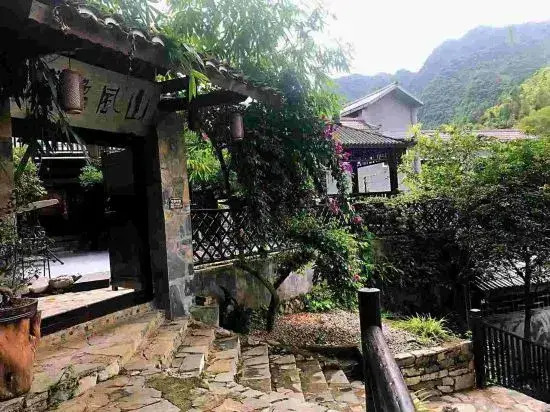 Xingyi Mountain Breeze Inn