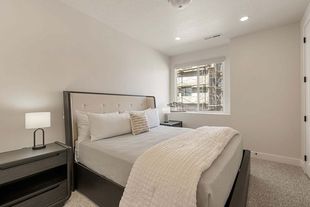 Rockaction Destination 5 Bedroom Townhouse