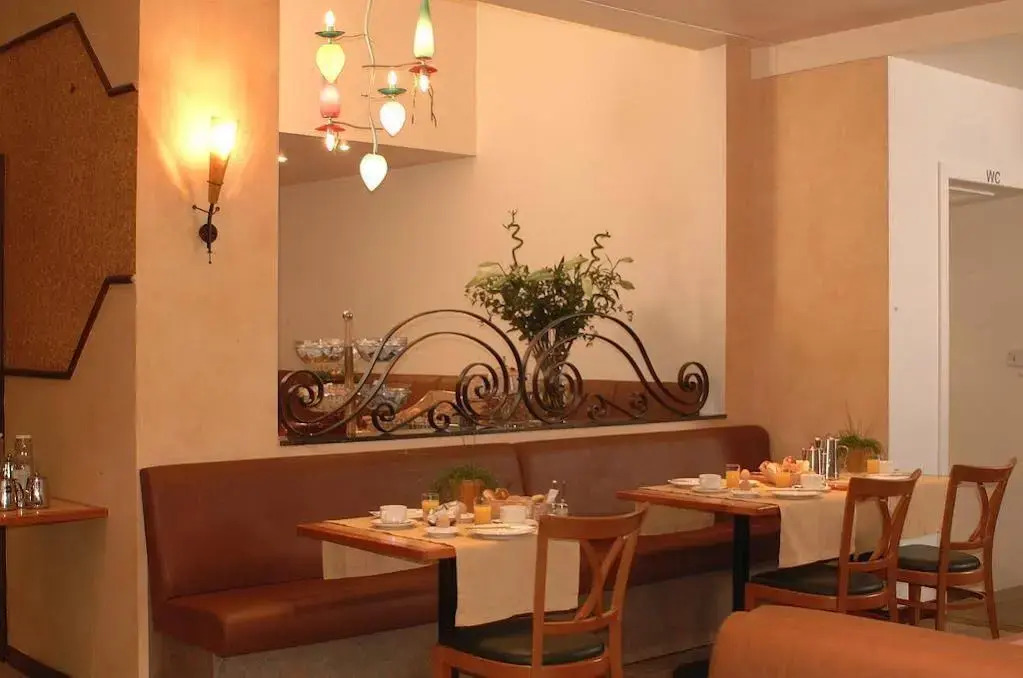 Hotel Corner House by WP Hotels