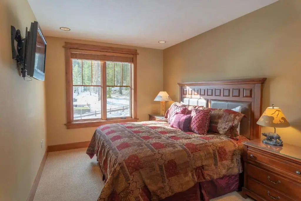 Ski-in/Ski-out Village at Northstar Residence! - 310 Iron Horse South