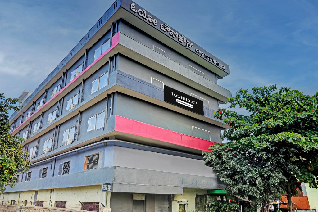 Spacious Comfort Stays at Ramamurthy Nagar
