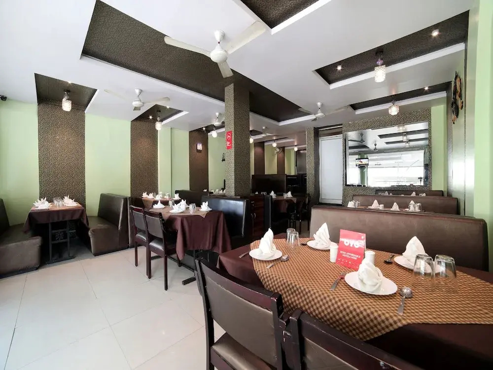 OYO 15211 Hotel Midas