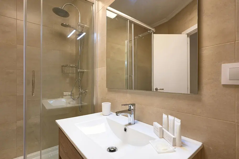 SUNN Apartments Amador de los Ríos, by Homing U