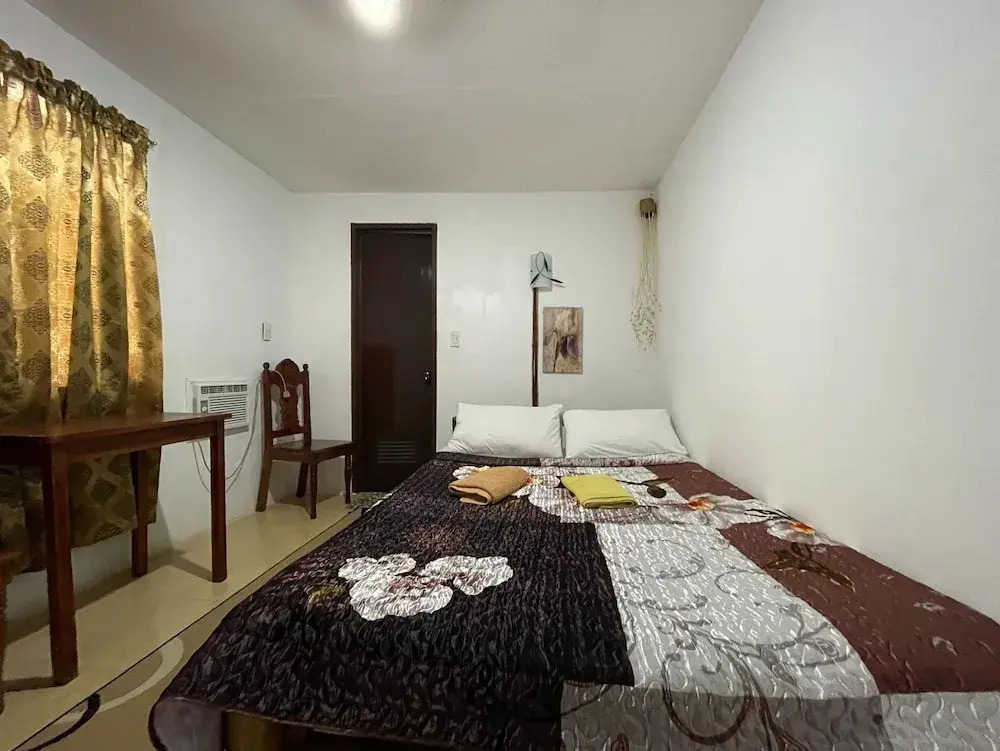 OYO 796 Southpoint Hostel And Restobar