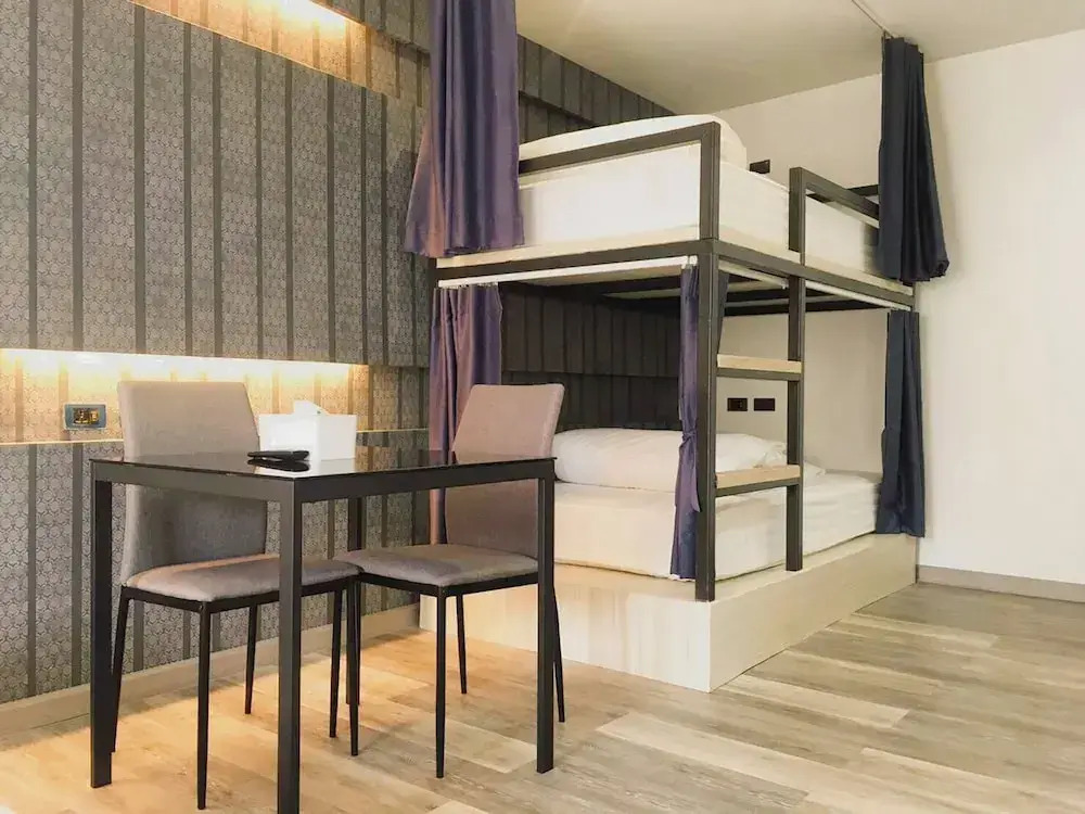 Baan Kun Mhor Hostel บ้านคุณหมอโฮสเทล
