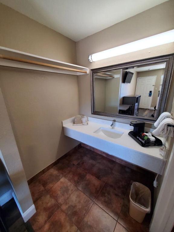 River Inn Motel