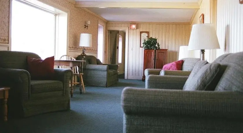 Winter Clove Inn & Resort