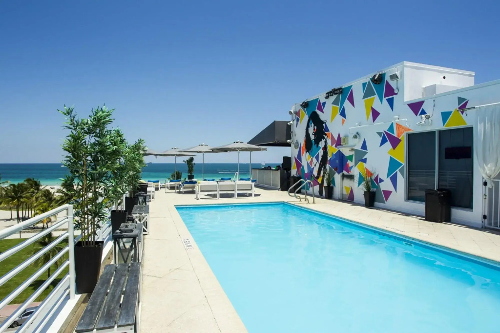 Strand Ocean Drive Suites