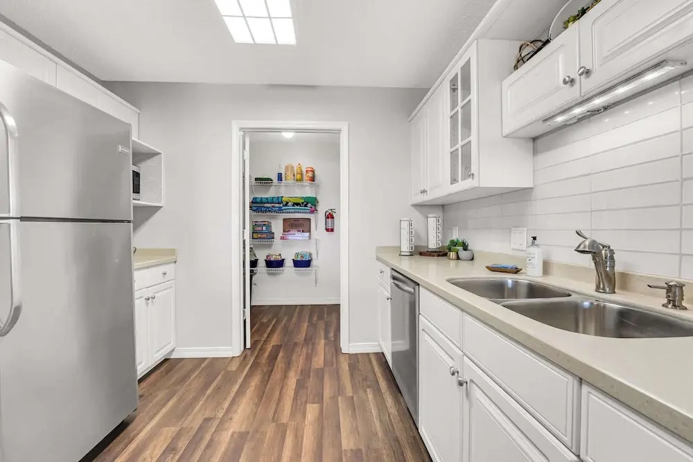 Bright Stylish Condo w/ Balcony