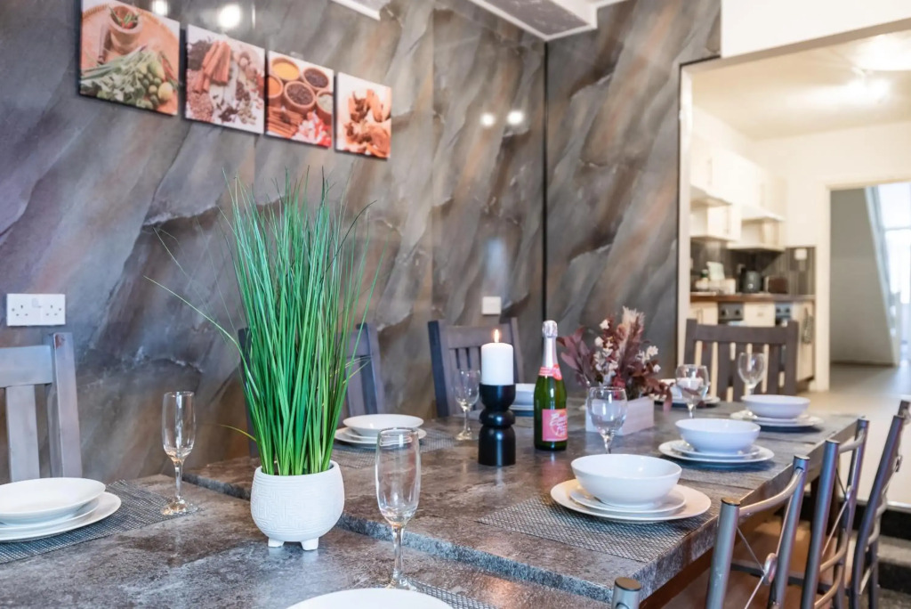 Favour Spacious Inn By Jesouth