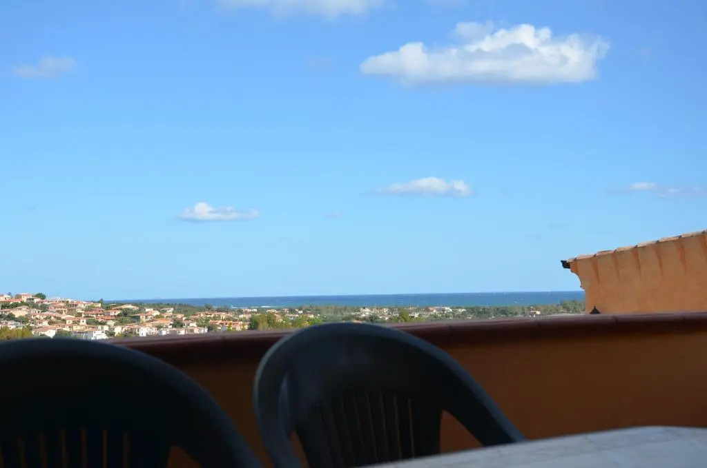 Trilocale con Ampia Terrazza con Vista Mare a 1 5 km Dalle Spiagge Budoni Fbu-bald01