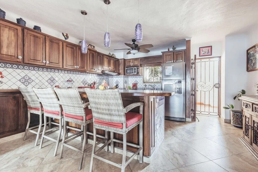 Ocean View 2Br Condo-balcony-beach-pool - 711