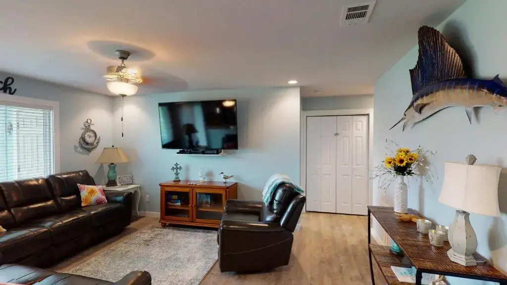 AH-B106 Completely Remodeled Ground Floor Condo, Overlooking PoolHot Tub