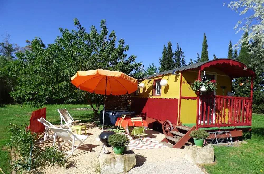 MAS MAURANE-Roulotte avec SPA privé