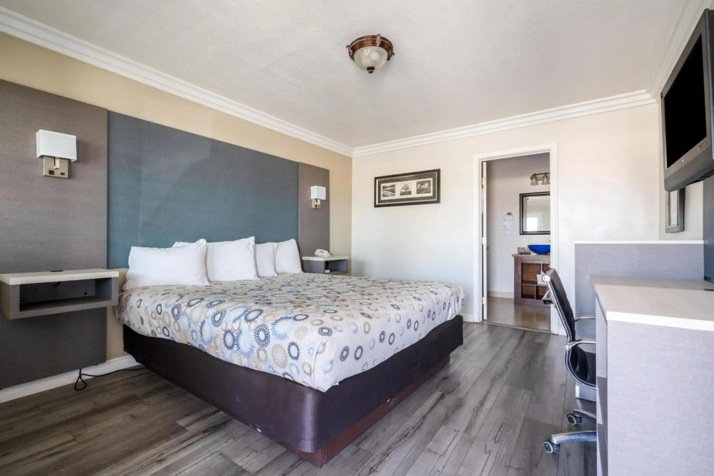 Solaire Inn & Suites