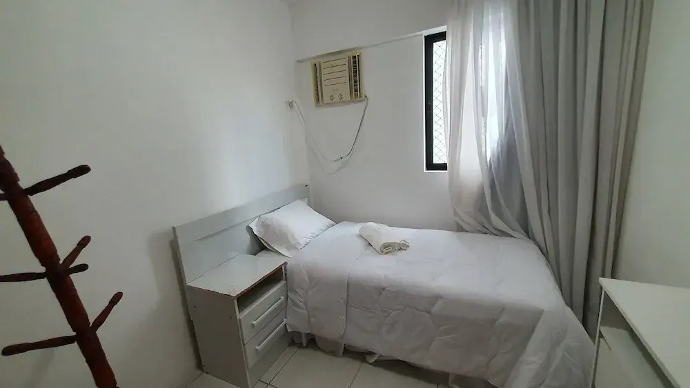 Apt 2 quartos com varanda próximo Praça Casa Forte o bairro mais agradável do Recife ARN901