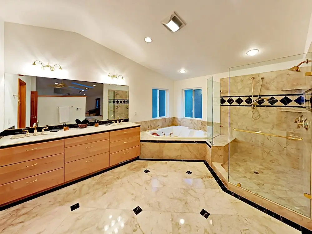 Westlake Village - 3 Br Home