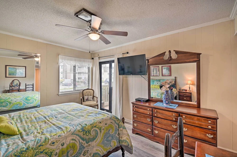 Myrtle Beach Condo w/ Community Beach Access!