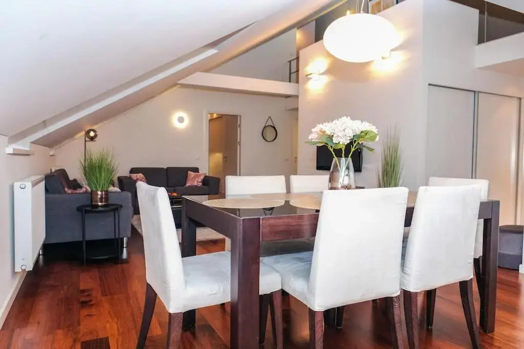#stayhere - Spacious Luxury Town Hall 3BDR Apartment
