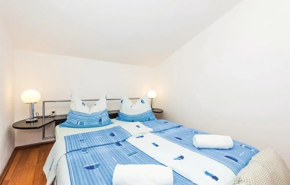 Beautiful Apartment in Kampor With 4 Bedrooms and Wifi