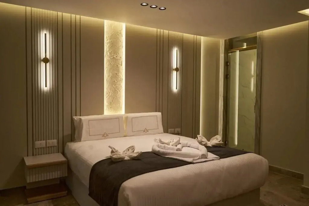 Pyramids Charm Hotel