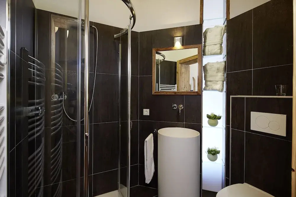Alpendiamond Ski in & Bike Out apartments Top 200, 400 & penthouse 600