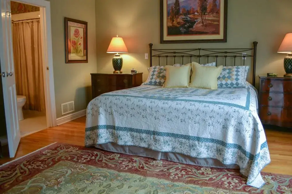 Oakmont Inn