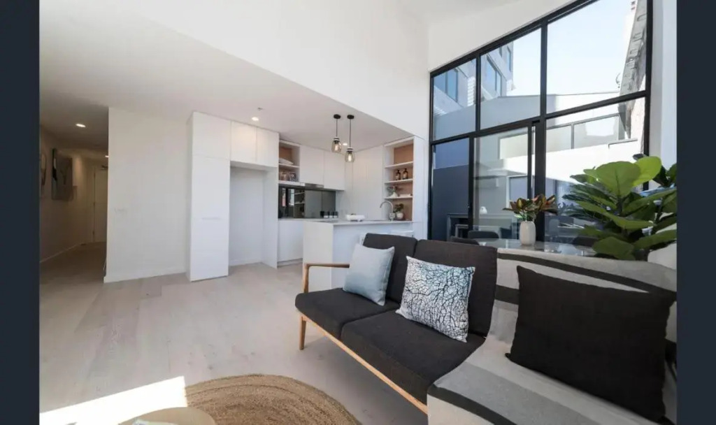 Bond Quarter Loft